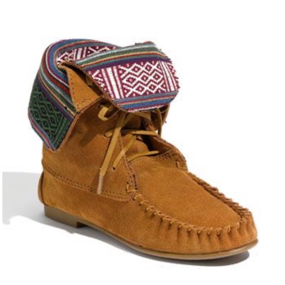 Steve Madden TBlanket Tribal Fold-over Moccasins - Picture 1 of 7